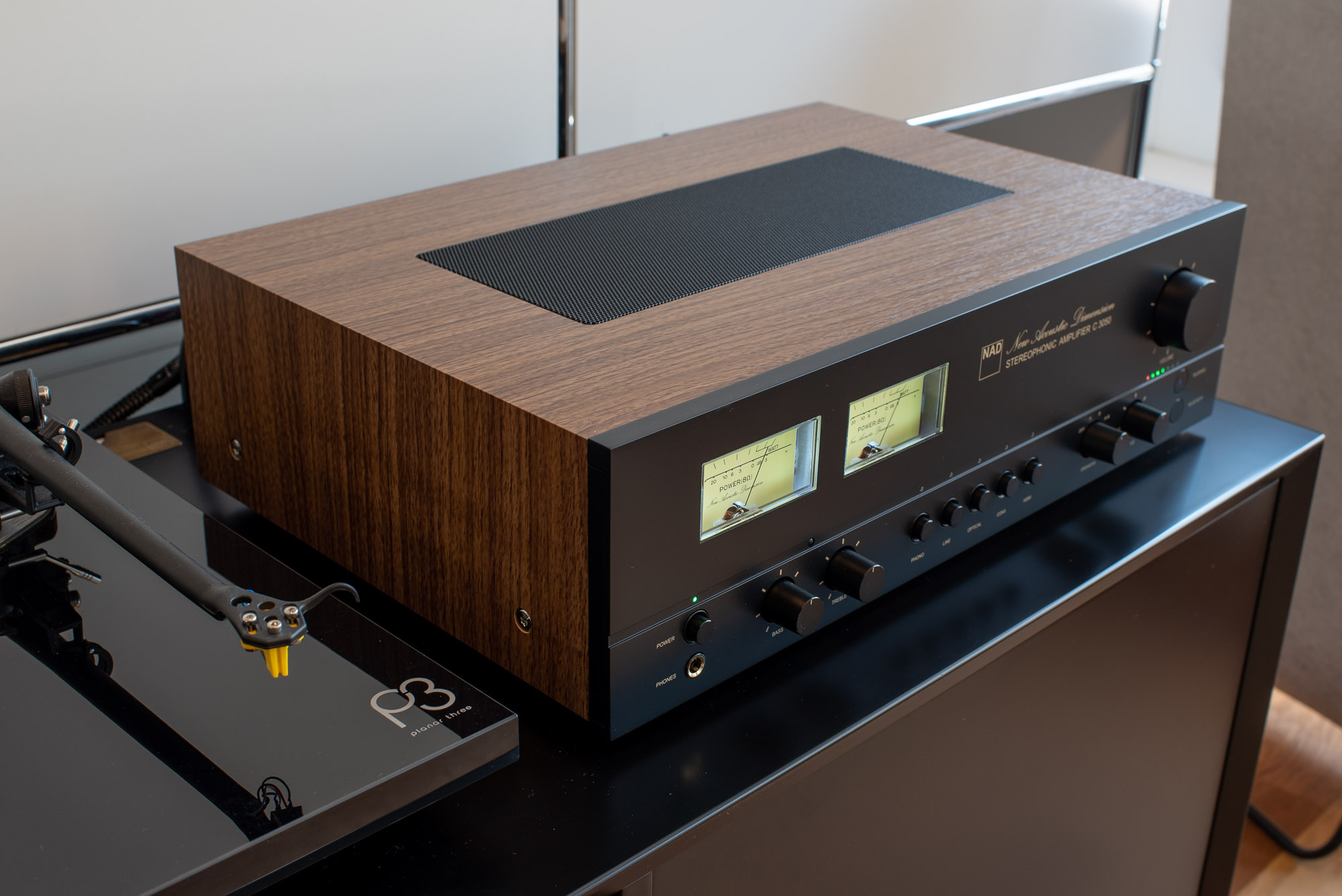 NAD C 3050 Verstärker mit optionalem BluOS Streaming