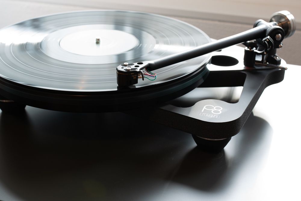 Rega Planar 8 Plattenspieler