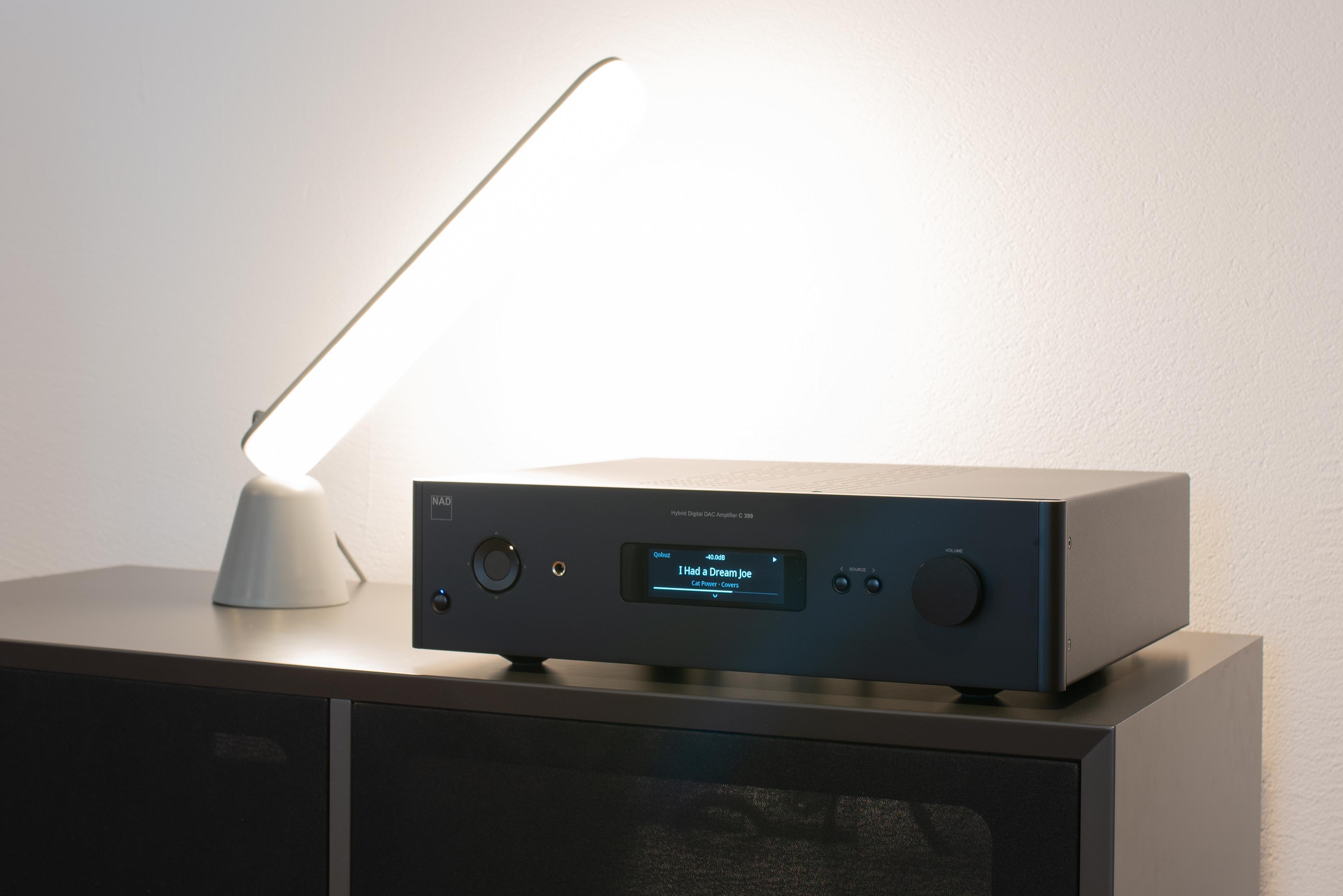 NAD C 399 Verstärker mit optionalem BluOS Streaming