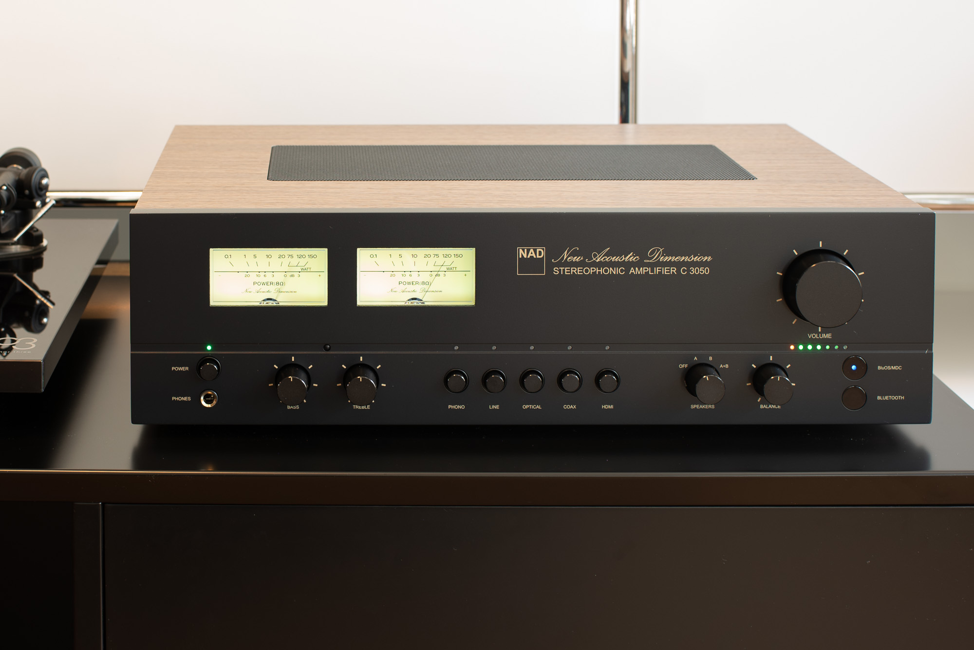 NAD C 3050 Verstärker mit optionalem BluOS Streaming