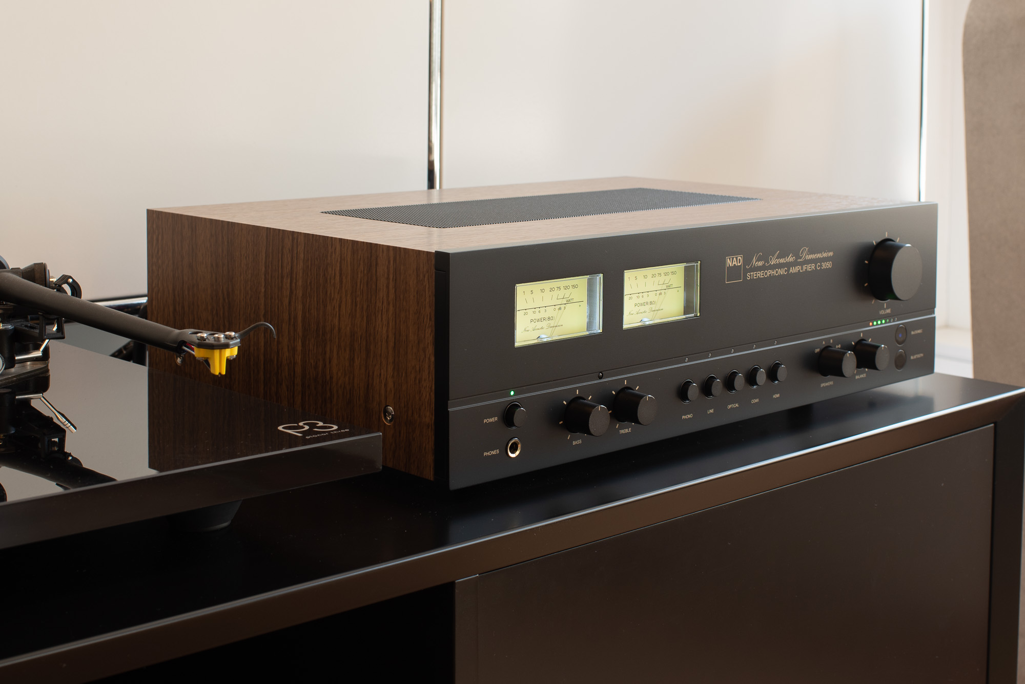 NAD C 3050 Verstärker mit optionalem BluOS Streaming